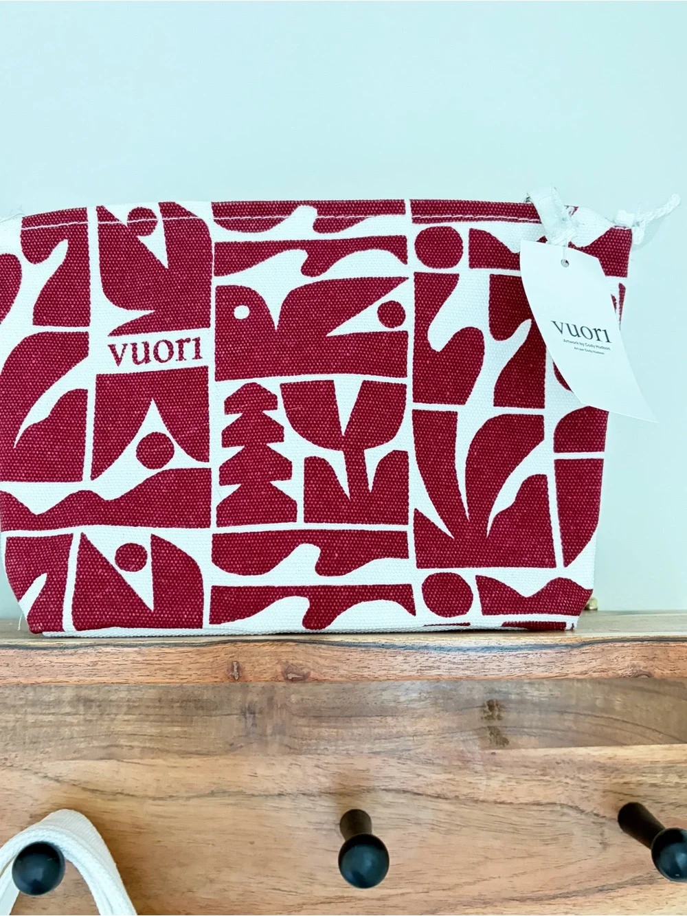 Vuori NWT Limited Edition Holiday 2025 Strawberry Canvas Tote w/ Cosmetics Case